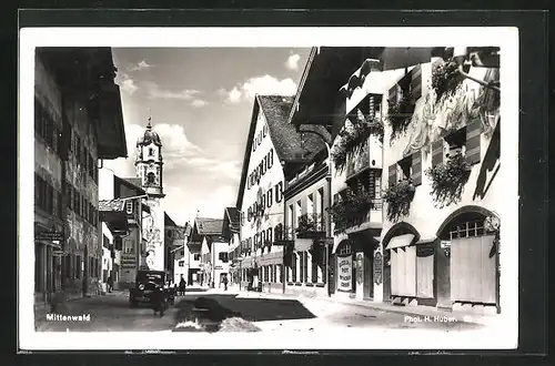 AK Mittenwald a.d. Isar, Partie auf der Strasse an der Kirche