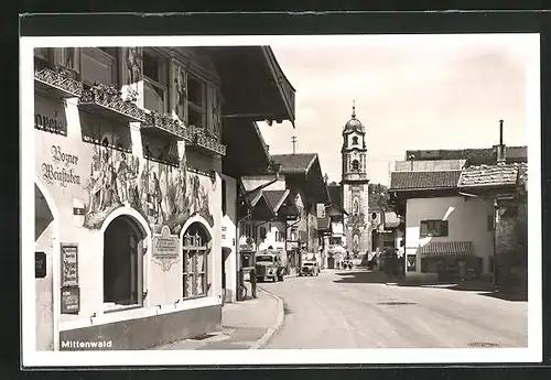 AK Mittenwald, an der Bozener Weinstuben, Blick zur Kirche