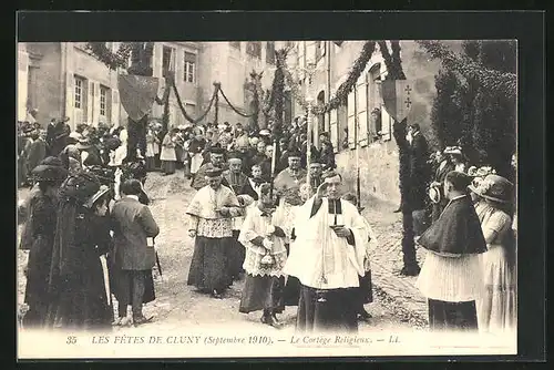 AK Cluny, les Fetes 1910, le Cortége Religieux