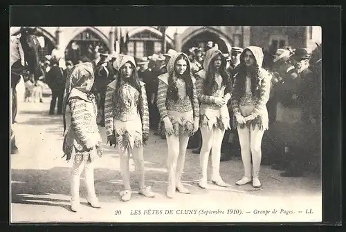 AK Cluny, les Fetes 1910, Groupe de Pages