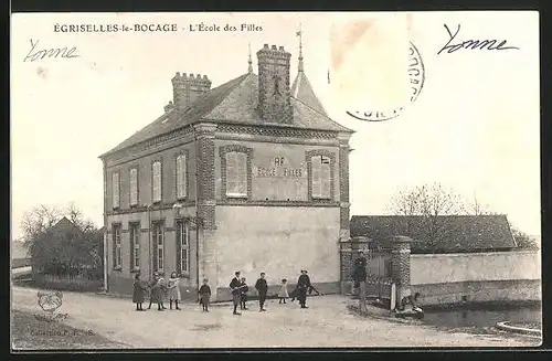 AK Égriselles-le-Bocage, l'École des Filles