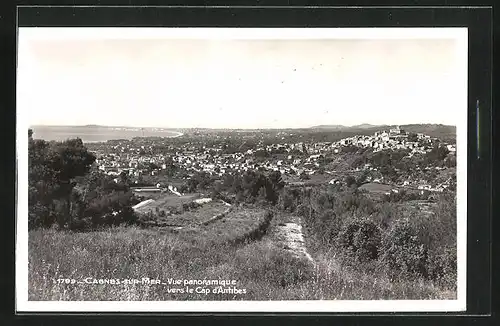 AK Cagnes-sur-Mer, Vue panoramique vers le Cap d'Antibes