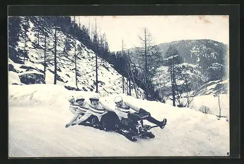 AK Wintersport, Viererbob im Schnee in den Bergen