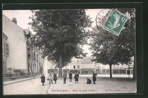 AK Pithiviers, Place du petit Cloitre