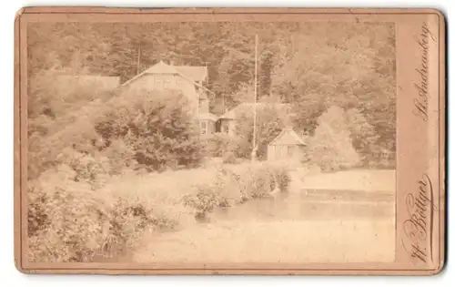 Fotografie W. Böttger, St. Andreasberg, Ansicht St. Andreasberg, Blick auf das Forsthaus Schluft mit See