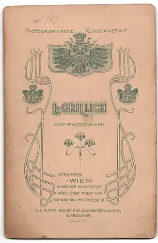 Fotografie L. Girllich, Wien, Weidner Hauptstrasse 14 & Währingerstrasse 91, Portrait süsses Kleinkind im weissen Hemd