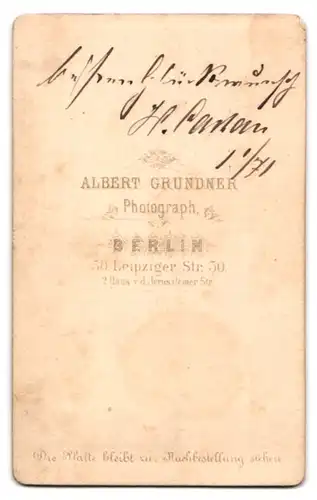 Fotografie Albert Grundner, Berlin, Leipziger Strasse 50, Eleganter Herr mit Spitzbart und Zylinder