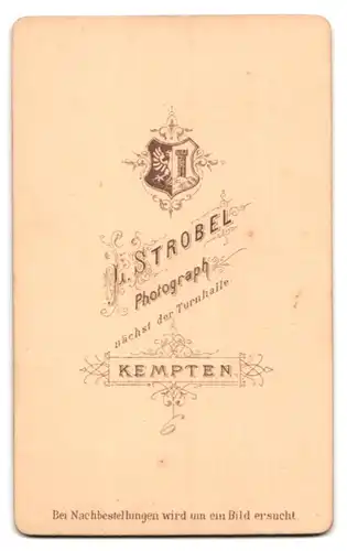 Fotografie L. Strobel, Kempten, Dame mit ausgefallener Frisur