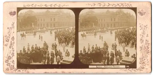 Stereo-Fotografie unbekannter Fotograf, Ansicht Berlin, Parade am Stadtschloss Unter den Linden