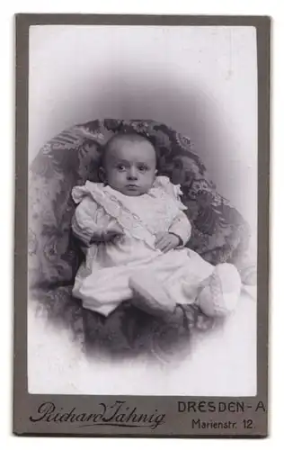 Fotografie Richard Jähnig, Dresden, Marienstr. 12, Jugendstil Darstellung junge Frau im Blumenkleid