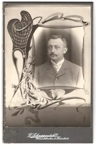 Fotografie G. Schneppendahl, Wermelskirchen, Portrait junger Mann im karierten Anzug mit Schnauzbart