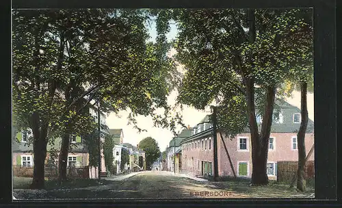 AK Ebersdorf, Strassenpartie mit Gebäudeansicht und Bäumen