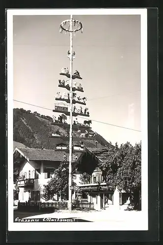 AK Grassau, Maibaum in der Frühlingssonne