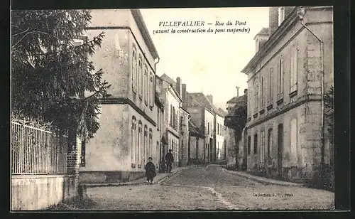 AK Villevallier, Rue du Pont avant la construction du pont suspendu, Strassenpartie