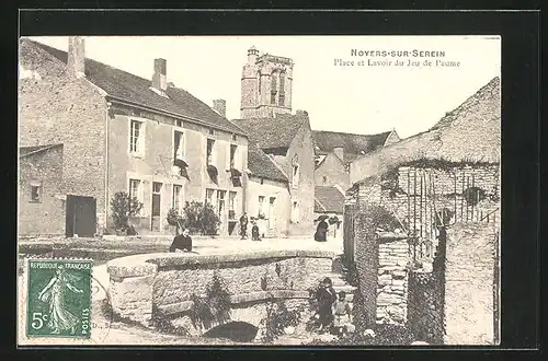 AK Noyers-sur-Serein, Place et Lavoir du Jeu de l`aume