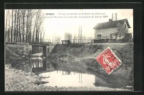 AK Joigny, Passage en dessous de la Route de Chamvres, Chaussée effondrée à la suite des Inondations de Janvier 1910