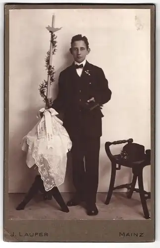 Fotografie J. Laufer, Mainz, Knabe nach seiner Kommunion