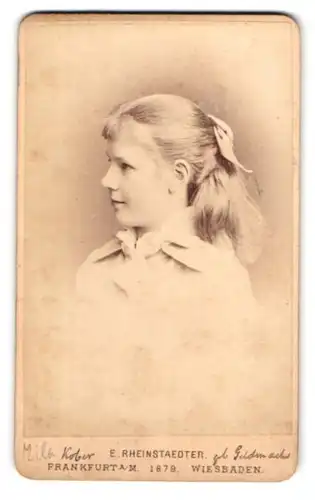 Fotografie Emil Rheinstaedter, Frankfurt a / M., Hochstrasse 32, Portrait junge Dame in zeitgenössischer Kleidung