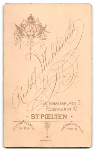 Fotografie R. Mahlknecht, St. Poelten, Rathausplatz 5, Portrait kleines Mädchen im karierten Kleid