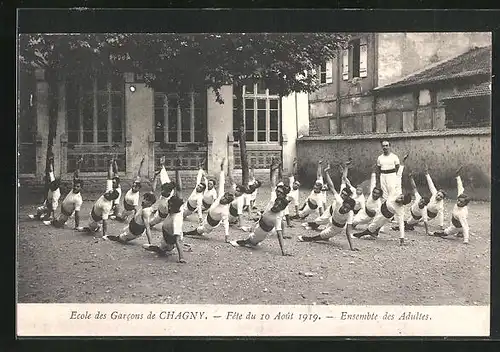 AK Chagny, Ecole de Garcons, Fete 1919