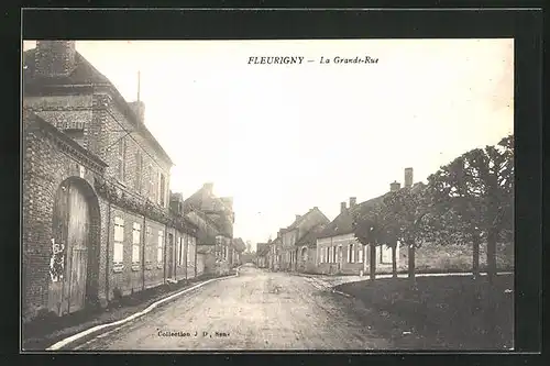 AK Fleurigny, La Grande-Rue