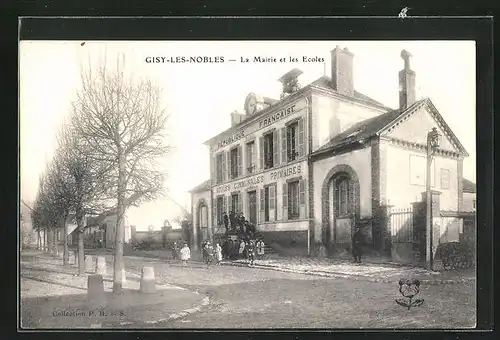 AK Gisy-les-Nobles, La Mairie et les Ecoles