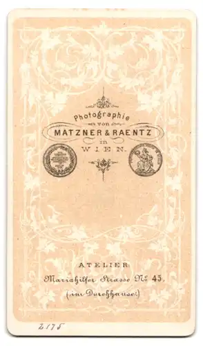 Fotografie Matzner & Raentz, Wien, Mariahilfer Strasse 45, Portrait bürgerlicher Herr mit Fliege und Schnurrbart