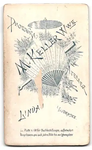 Fotografie M. Keller, Lindau i. B., Paradies Platz, Mann im Anzug mit Oberlippenbart und Zylinder