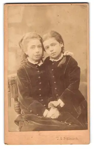 Fotografie J. G. Pohlnisch, Krems, Schmidgasse 349., Geschwister in Sonntagskleidung