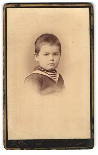 Fotografie Hermann Brandseph, Stuttgart, Marienstrasse 36, Portrait kleiner Junge im Matrosenhemd