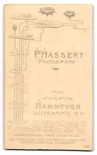 Fotografie Paul Hassert, Hannover, Welfenplatz 16A, Portrait Soldat in Uniform Rgt. 74 mit Bajonett und Portepee