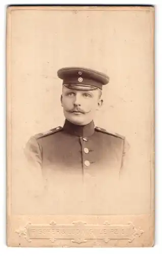 Fotografie Atelier Fischer & Ludwig, Leipzig, An der Pleisse 3, Portrait sächsischer Soldat in Uniform Rgt. 107