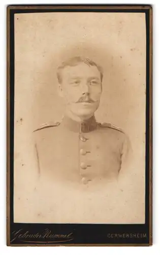 Fotografie Gebrüder Rummel, Germersheim, Portrait Soldat in Uniform Rgt. 17