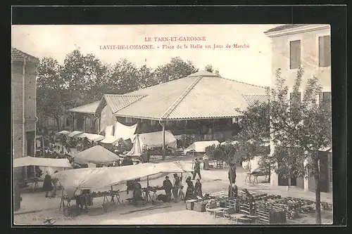 AK Lavit-de-Lomagne, Place de la Halle un Jour de Marché