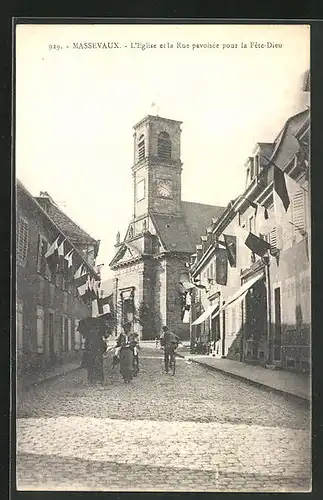 AK Massevaux, L`Eglise et la Rue pavoisée pour la fete-Dieu