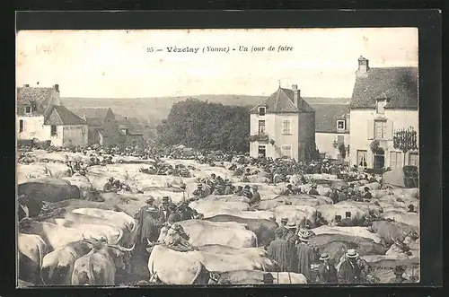 AK Vézelay, Un jour de foire