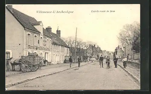 AK Villeneuve-L`Archeveque, Entrée route de Sens avec Hotel du Voyageurs