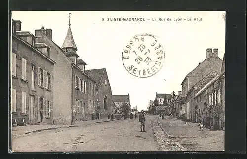 AK Sainte-Magnance, La Rue de Lyon, Le Haut