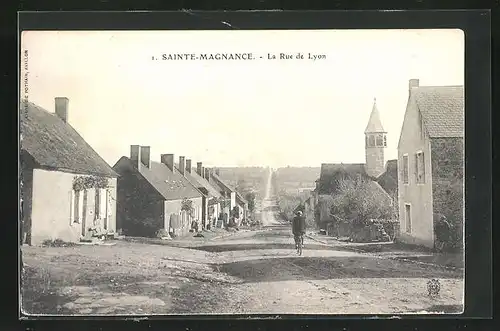 AK Sainte-Magnance, La Rue de Lyon, Strassenpartie