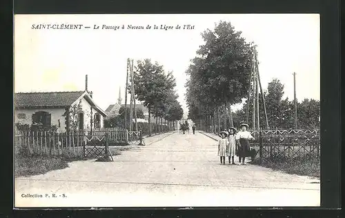 AK Saint-Clément, Le Passage à Niveau de la Ligne de l`Est