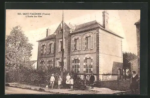 AK Saint-Valérien, L`Ecole des filles