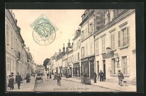 AK Avallon, La Rue de Lyon