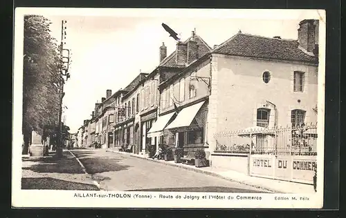 AK Aillant-sur-Tholon, Route de Joigny et l`Hotel du Commerce