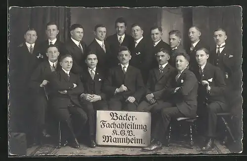 Foto-AK Mannheim, Bäcker-Fachabteilung 1920