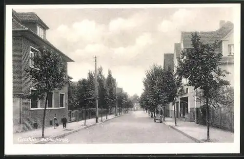 AK Genthin, Blick in die Bahnhofstrasse mit Häusern und Strommasten