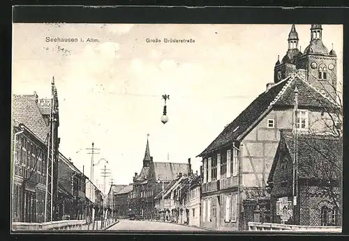 AK Seehausen / Altm., Grosse Brüderstrasse mit Häusern und Strommasten