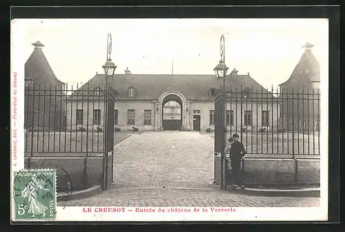 AK Le Creusot, Entrée du chateau de la Verrerie