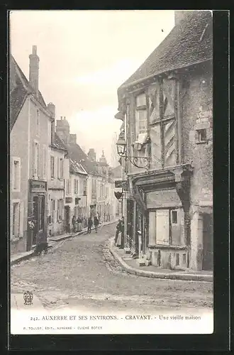 AK Cravant, Une vieille maison