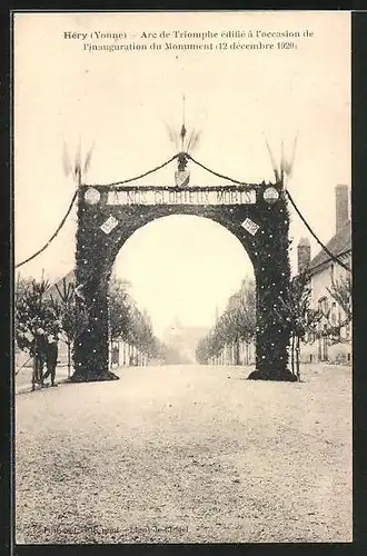 AK Héry, Arc de Triomphe édifié à l'occasion de l'inauguration du Monument 1920