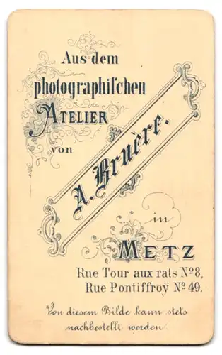 Fotografie A. Bruere, Metz, Portrait Musiker mit Orden an der Uniform, Schwalbennester